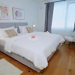 Yuva Homes - 100m2 - Nahe Muenchen - 2 Baeder - S-bahn Διαμέρισμα *