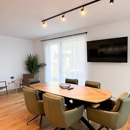 Yuva Homes - 100m2 - Nahe Muenchen - 2 Baeder - Garten&terrasse - S-bahn Apartment Germering