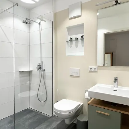 Yuva Homes - 100m2 - Nahe Muenchen - 2 Baeder - Garten&terrasse - S-bahn * Germering