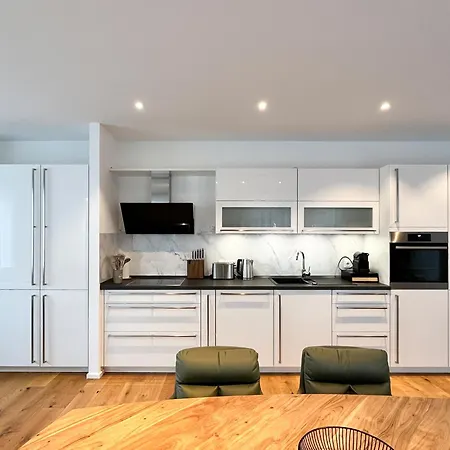 Apartment Yuva Homes - 100m2 - Nahe Muenchen - 2 Baeder - Garten&terrasse - S-bahn *