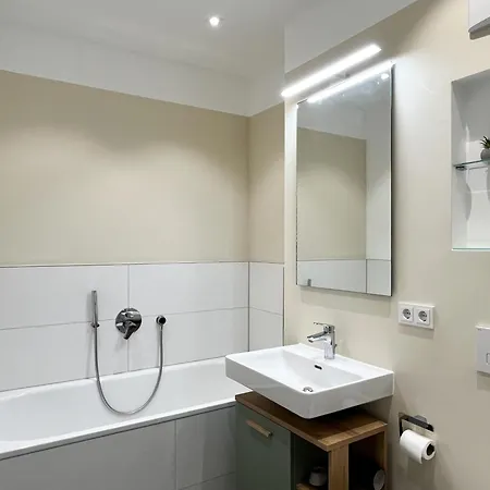 Yuva Homes - 100m2 - Nahe Muenchen - 2 Baeder - S-bahn
