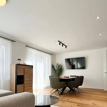 Apartment Yuva Homes - 100m2 - Nahe Muenchen - 2 Baeder - Garten&terrasse - S-bahn