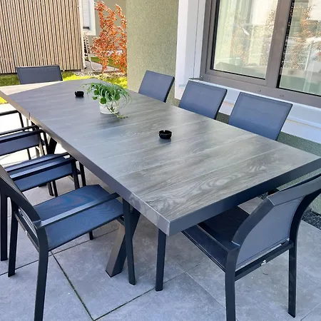 Apartment Yuva Homes - 100m2 - Nahe Muenchen - 2 Baeder - Garten&terrasse - S-bahn *
