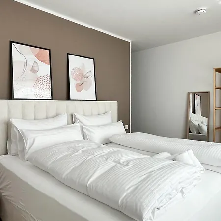 Apartment Yuva Homes - 100m2 - Nahe Muenchen - 2 Baeder - Garten&terrasse - S-bahn Germering