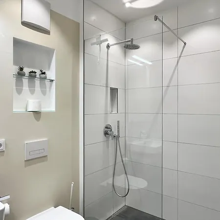 Yuva Homes - 100m2 - Nahe Muenchen - 2 Baeder - Garten&terrasse - S-bahn *