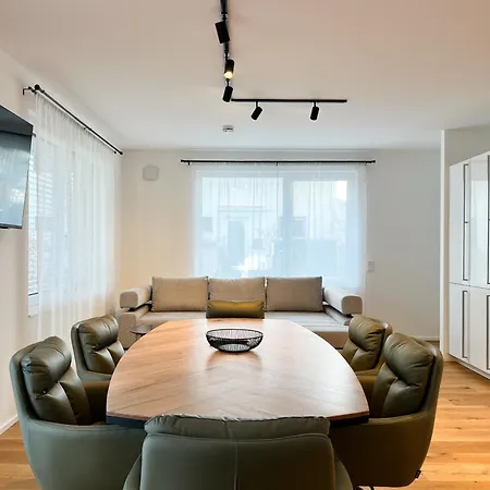 Yuva Homes - 100m2 - Nahe Muenchen - 2 Baeder - Garten&terrasse - S-bahn