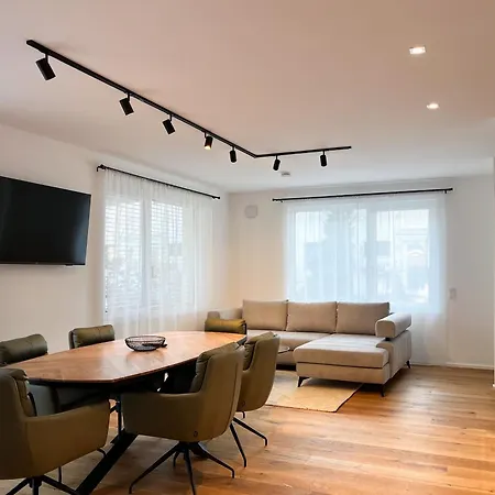 Apartment Yuva Homes - 100m2 - Nahe Muenchen - 2 Baeder - Garten&terrasse - S-bahn