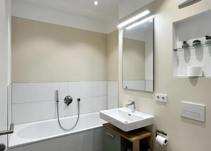 Yuva Homes - 100m2 - Nahe Muenchen - 2 Baeder - S-bahn
