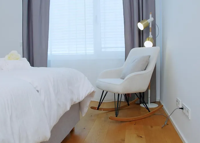 Yuva Homes - 100m2 - Nahe Muenchen - 2 Baeder - S-bahn 格梅尔林