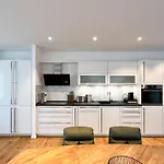 Daire Yuva Homes - 100m2 - Nahe Muenchen - 2 Baeder - S-bahn *