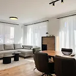 Yuva Homes - 100m2 - Nahe Muenchen - 2 Baeder - S-bahn Daire