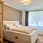 Yuva Homes - 100m2 - Nahe Muenchen - 2 Baeder - S-bahn 公寓 *