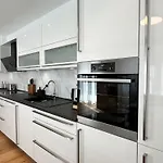 Daire Yuva Homes - 100m2 - Nahe Muenchen - 2 Baeder - S-bahn *