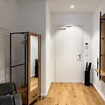 Yuva Homes - 100m2 - Nahe Muenchen - 2 Baeder - S-bahn Daire