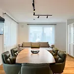 Yuva Homes - 100m2 - Nahe Muenchen - 2 Baeder - S-bahn