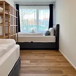 Yuva Homes - 100m2 - Nahe Muenchen - 2 Baeder - S-bahn