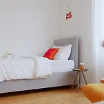 Yuva Homes - 100m2 - Nahe Muenchen - 2 Baeder - S-bahn Daire