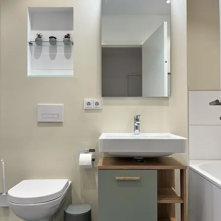 Yuva Homes - 100m2 - Nahe Muenchen - 2 Baeder - Garten&terrasse - S-bahn Appartement *