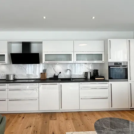 Yuva Homes - 100m2 - Nahe Muenchen - 2 Baeder - Garten&terrasse - S-bahn ゲルメリンク