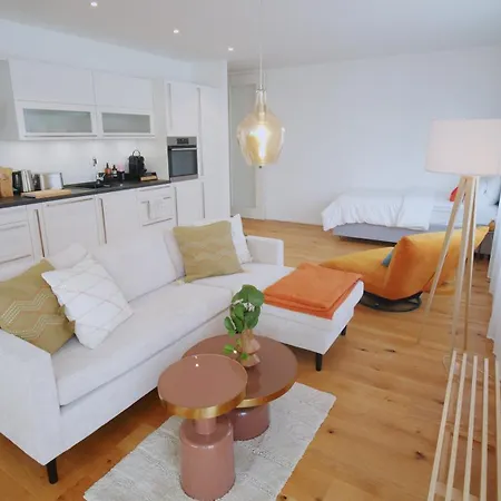 Yuva Homes - 100m2 - Nahe Muenchen - 2 Baeder - S-bahn Lägenhet