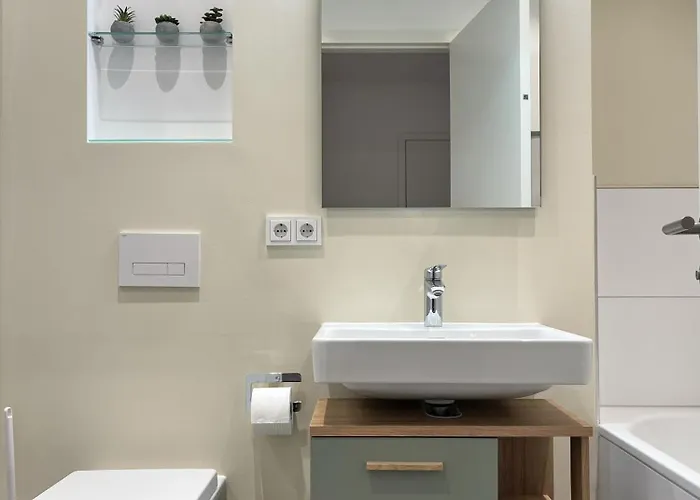Yuva Homes - 100m2 - Nahe Muenchen - 2 Baeder - S-bahn Lägenhet *