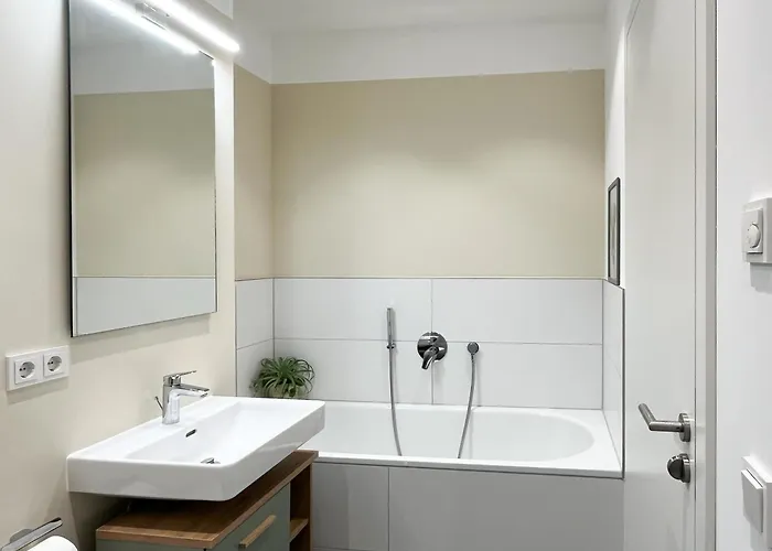 Appartement Yuva Homes - 100m2 - Nahe Muenchen - 2 Baeder - S-bahn *