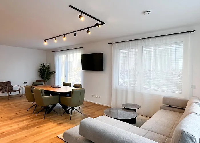 Yuva Homes - 100m2 - Nahe Muenchen - 2 Baeder - S-bahn Appartement