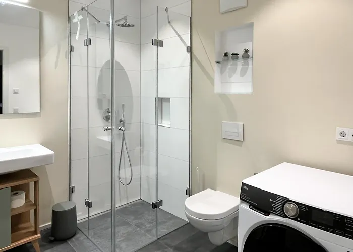 Yuva Homes - 100m2 - Nahe Muenchen - 2 Baeder - S-bahn Appartement
