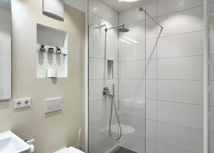 Yuva Homes - 100m2 - Nahe Muenchen - 2 Baeder - S-bahn *