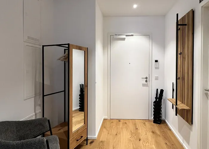 Yuva Homes - 100m2 - Nahe Muenchen - 2 Baeder - Garten&terrasse - S-bahn Lägenhet