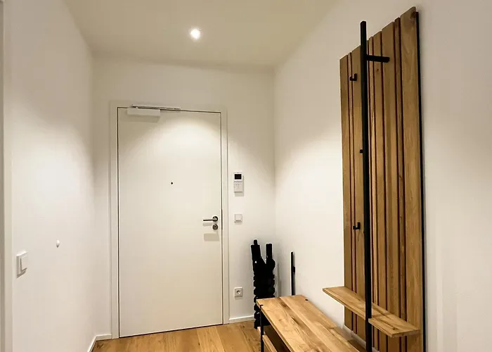 Yuva Homes - 100m2 - Nahe Muenchen - 2 Baeder - S-bahn Appartement *