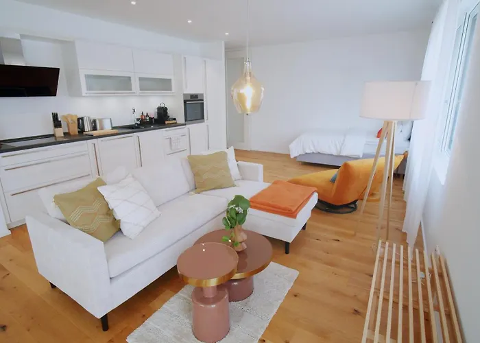 Yuva Homes - 100m2 - Nahe Muenchen - 2 Baeder - S-bahn Lägenhet