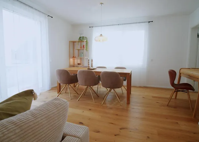 Yuva Homes - 100m2 - Nahe Muenchen - 2 Baeder - S-bahn Appartement Germering