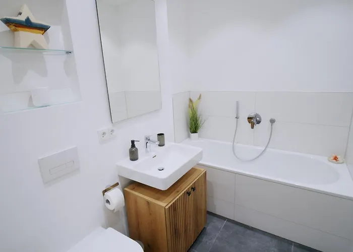 Yuva Homes - 100m2 - Nahe Muenchen - 2 Baeder - S-bahn